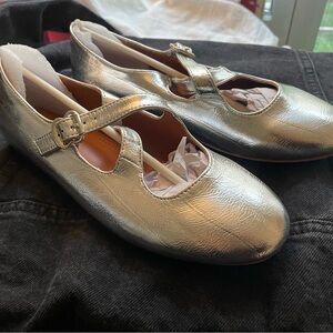 Brand New Silver leather Mary Jane Ballet Flats size 7